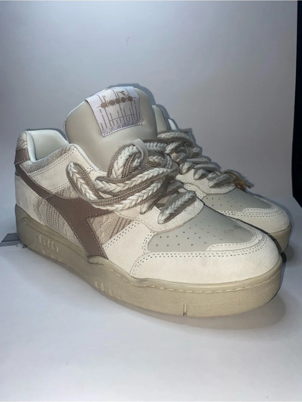 Diadora man Cream & Tan Low-Top Sneakers with Braided Laces